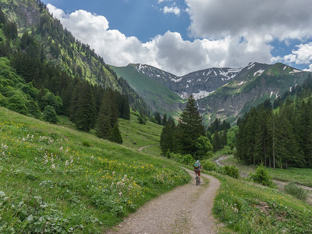 Dietersbachalpe Biketour Frau Bergschön
