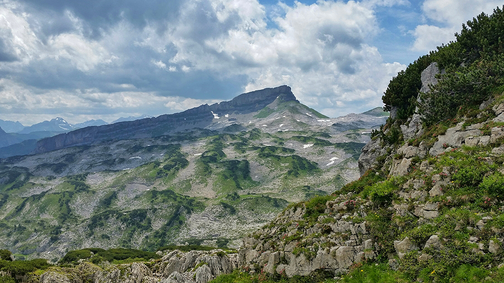Frau Bergschön Kleinwalsertal Gottesacker Platteau Bergwanderung Ausblick